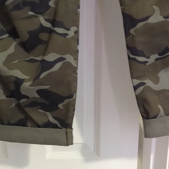 Camouflage Cargo Pants - Picture 8 of 11